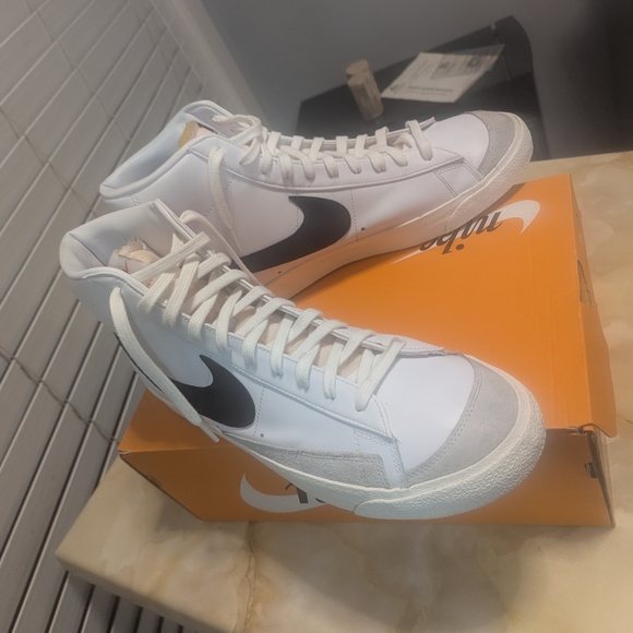 Nike White and Gray High-Top Sneakers - Picture 4 of 10